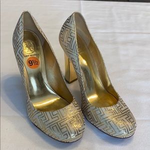 Tory Burch Gold T round toe pumps Sz-9.5